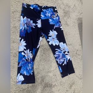 Old navy active capri leggings 3/4 length